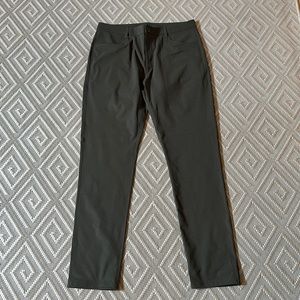 Vuori Men’s 5 pocket Meta Pant *NWOT*